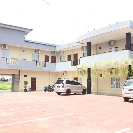 Hotel The Village Syariah Pekanbaru Eksteriør billede